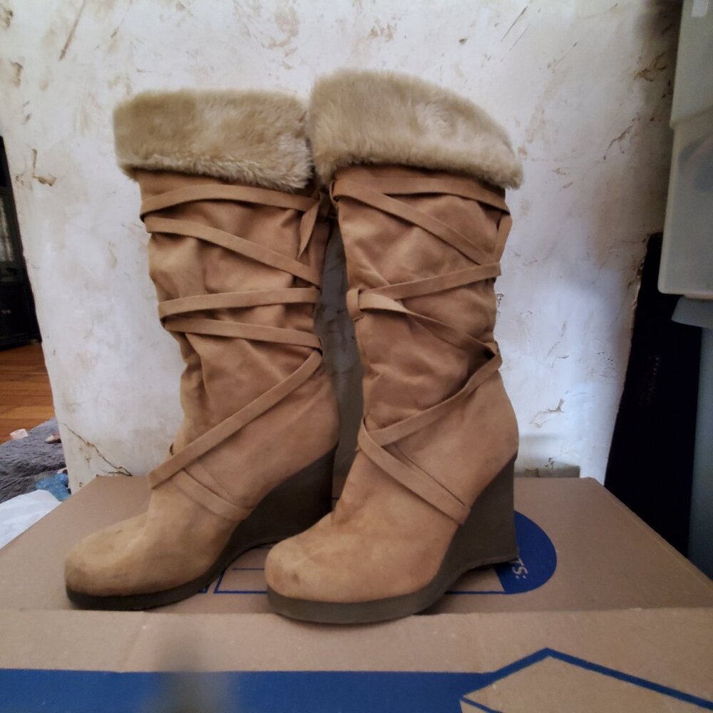 Vintage Metro 7 suede platform boots